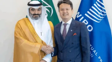وزير الاتصالات يلتقي بقادة المنظمات العالمية ووزراء الاقتصاد الرقمي لمناقشة التعاون.