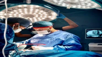 جراحة متقدمة تنقذ حياة مريضة من الشلل التام في مستشفى شبين الكوم للجراحات.
