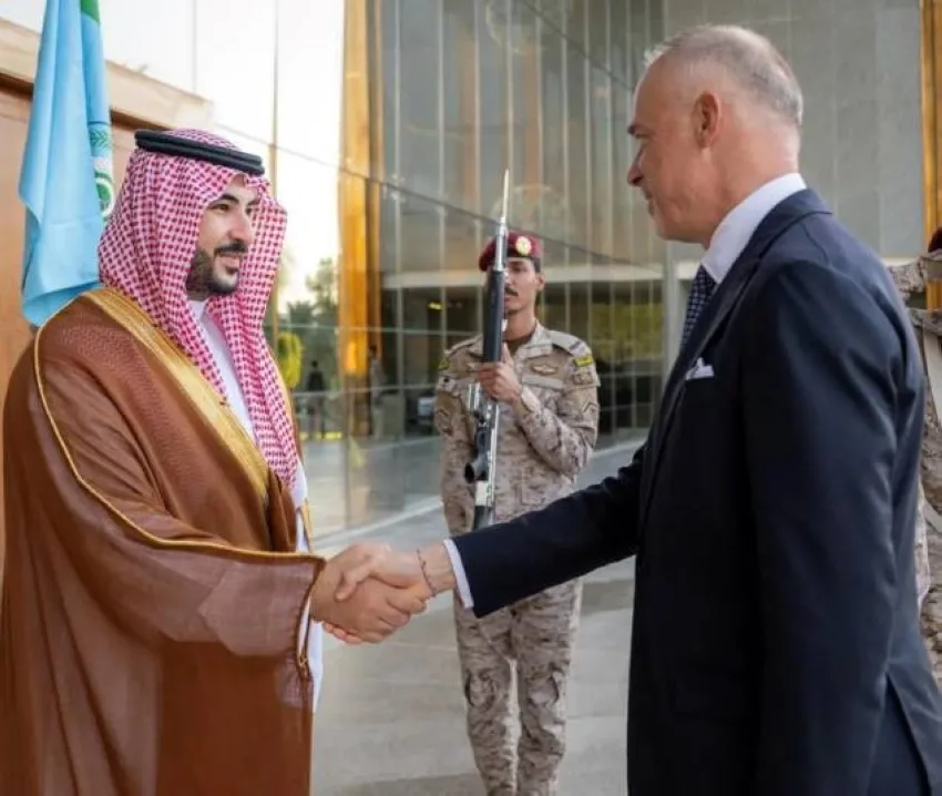 وزير الدفاع ومساعده المجري يناقشان آخر التطورات في الأوضاع الراهنة وزير الدفاع ومساعده المجري يناقشان آخر التطورات في الأوضاع الراهنة