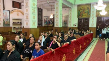 محافظ بورسعيد وشخصيات بارزة يشاركون في تقديم واجب العزاء للقمص بطرس الجبلاوي في كاتدرائية مارجرجس.. صور