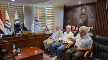 رئيس الاتحاد النفطي يلتقي بوفد من النقابة العامة للعاملين في البتروكيماويات والغاز بفلسطين
