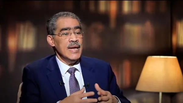 ضياء رشوان: مجموعة البريكس لن تتحول إلى كيان سياسي، لكنها ستصبح تكتلاً اقتصاديًا ذا تأثير كبير. ضياء رشوان: مجموعة البريكس لن تتحول إلى كيان سياسي، لكنها ستصبح تكتلاً اقتصاديًا ذا تأثير كبير.