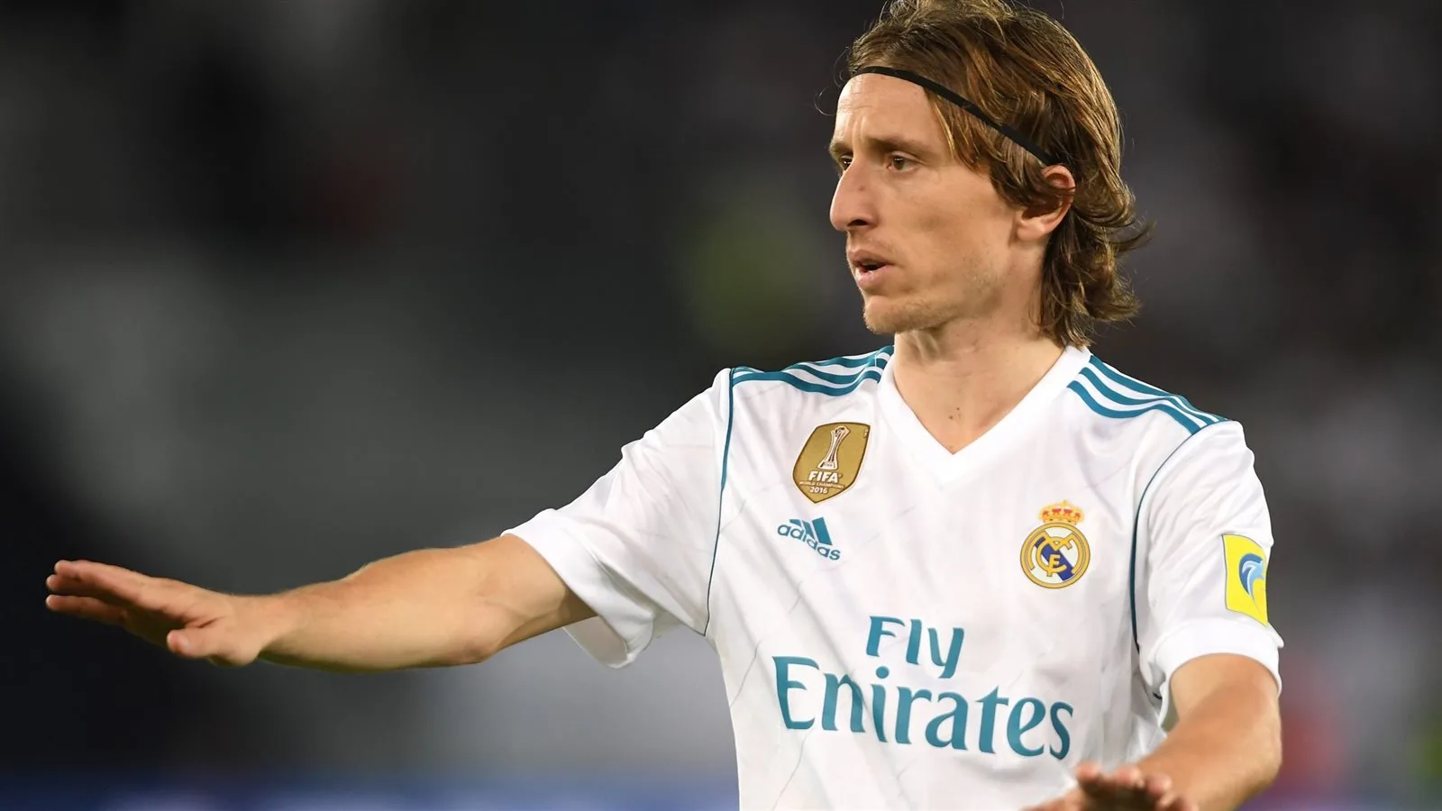 لوكا مودريتش ينهي مسيرته مع ريال مدريد بعد 13 عامًا من النجاحات لوكا مودريتش ينهي مسيرته مع ريال مدريد بعد 13 عامًا من النجاحات