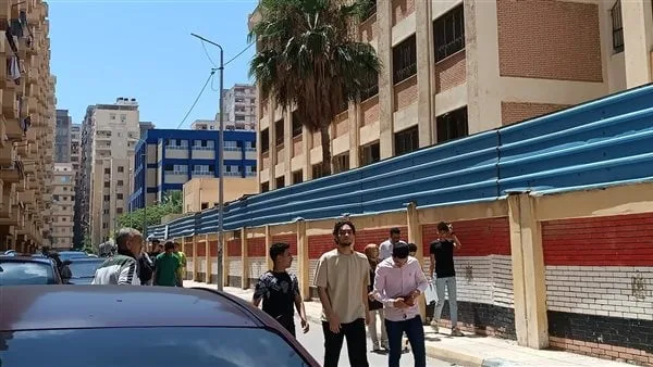 بدء وصول طلاب الثانوية العامة إلى مراكز الامتحانات في الغربية بدء وصول طلاب الثانوية العامة إلى مراكز الامتحانات في الغربية