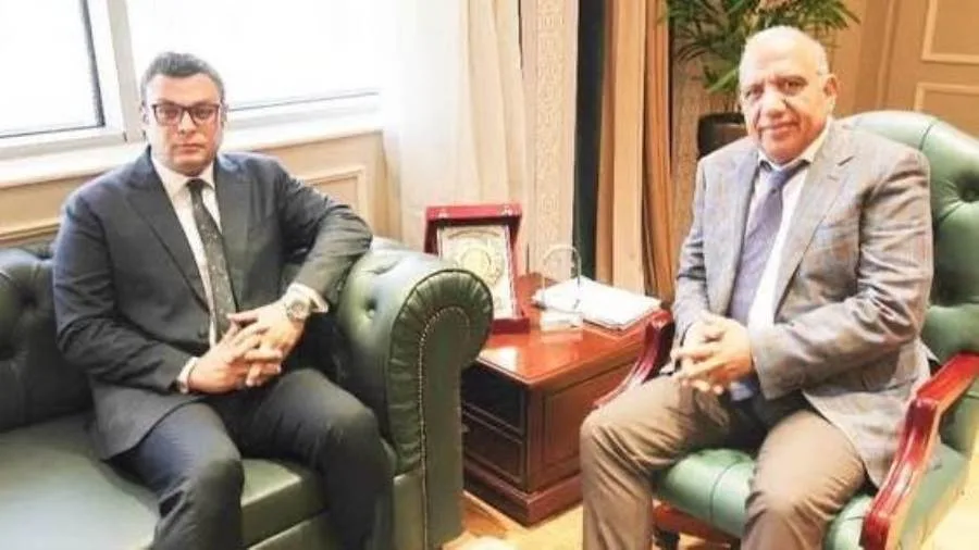 وزيرا الكهرباء والإسكان يناقشان سبل تعزيز التعاون في مجال مشاريع الطاقة المتجددة