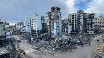 إعلام عبري يعلن عن قبول إسرائيل السماح لقطر ودول أخرى بالاستفادة من الموارد لإعادة إعمار غزة أثناء وقف إطلاق النار.