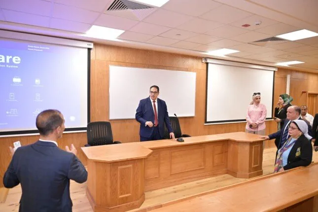 رئيس جامعة القاهرة يزور مقر الجامعة الأهلية ويشدد على التحضير للعام الدراسي الجديد