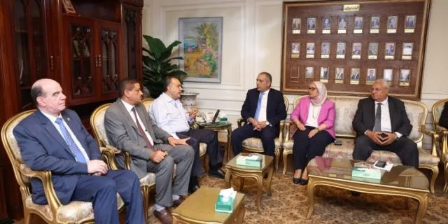 رئيس البنك الزراعي المصري يجتمع مع محافظ أسيوط لمناقشة تعزيز الشراكة ودعم التنمية الزراعية في المحافظة