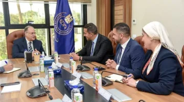 “الدواء المصرية” و”ساندوز” تتفاوضان حول استراتيجيات التوسع في الاستثمار وتعزيز الإنتاج المحلي