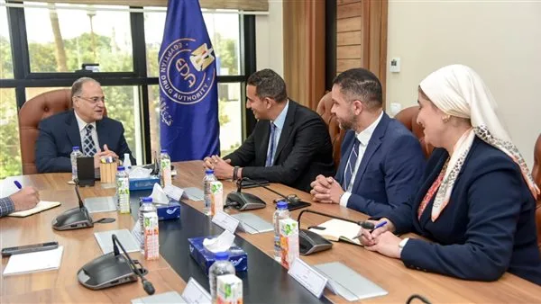 “الدواء المصرية” و”ساندوز” تتفاوضان حول استراتيجيات التوسع في الاستثمار وتعزيز الإنتاج المحلي