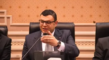 وزير الإسكان يعقد اجتماعه الدوري لمراجعة المشاريع السكنية في عدة مدن ومحافظات