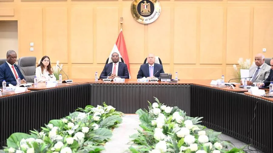 مصر والكونغو الديمقراطية تتناولان تعزيز التعاون في مجالات النقل وزيادة نشاط الشركات المصرية. مصر والكونغو الديمقراطية تتناولان تعزيز التعاون في مجالات النقل وزيادة نشاط الشركات المصرية.
