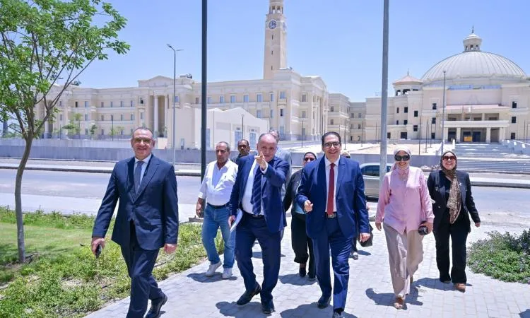 عبد الصادق يزور مقر جامعة القاهرة الأهلية في مدينة 6 أكتوبر عبد الصادق يزور مقر جامعة القاهرة الأهلية في مدينة 6 أكتوبر