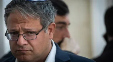 بن غفير يمارس الضغوط على نتنياهو لإفشال أي اتفاق يوقف الهجوم على غزة ويدعو إلى “تدمير” حماس لتجنب المزيد من الخسائر.