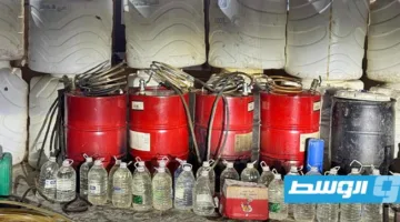 مداهمة مصنع مشروبات كحولية يديره وافد في مدينة طبرق