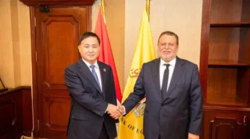 محافظ البنك المركزي المصري يلتقي مع نظيره الصيني ويشاهد توقيع ثلاث مذكرات تعاون مشتركة.