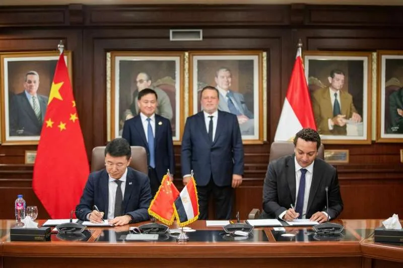 محافظ البنك المركزي المصري يلتقي بنظيره الصيني ويشهد توقيع ثلاث اتفاقيات للتعاون المشترك
