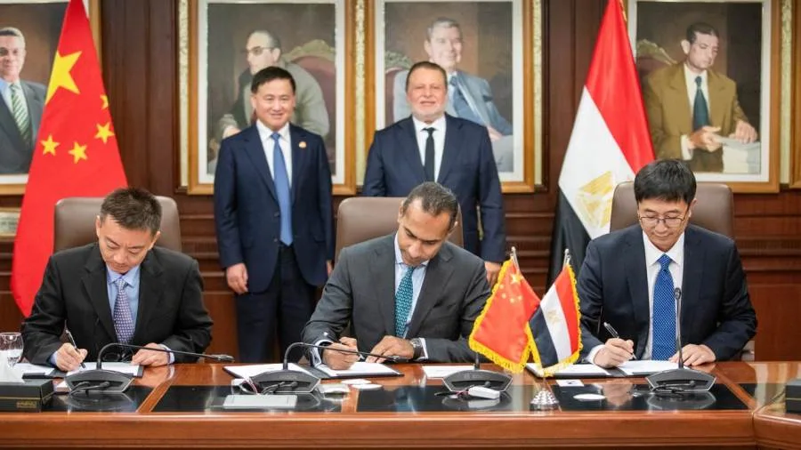 محافظ البنك المركزي المصري يلتقي بنظيره الصيني ويشهد توقيع ثلاث اتفاقيات للتعاون المشترك.