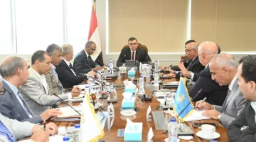 وزير الإسكان يراقب تقدم مشاريع خدمات مياه الشرب والصرف الصحي في المدن الجديدة والمناطق المختلفة
