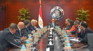وزير الاستثمار يجتمع مع ممثلي مجموعة من الشركات المحلية والدولية