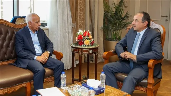 وزير قطاع الأعمال: نحن ملتزمون بتوفير بيئة عمل منصفة والتدريب هو السر الحقيقي للتقدم. وزير قطاع الأعمال: نحن ملتزمون بتوفير بيئة عمل منصفة والتدريب هو السر الحقيقي للتقدم.