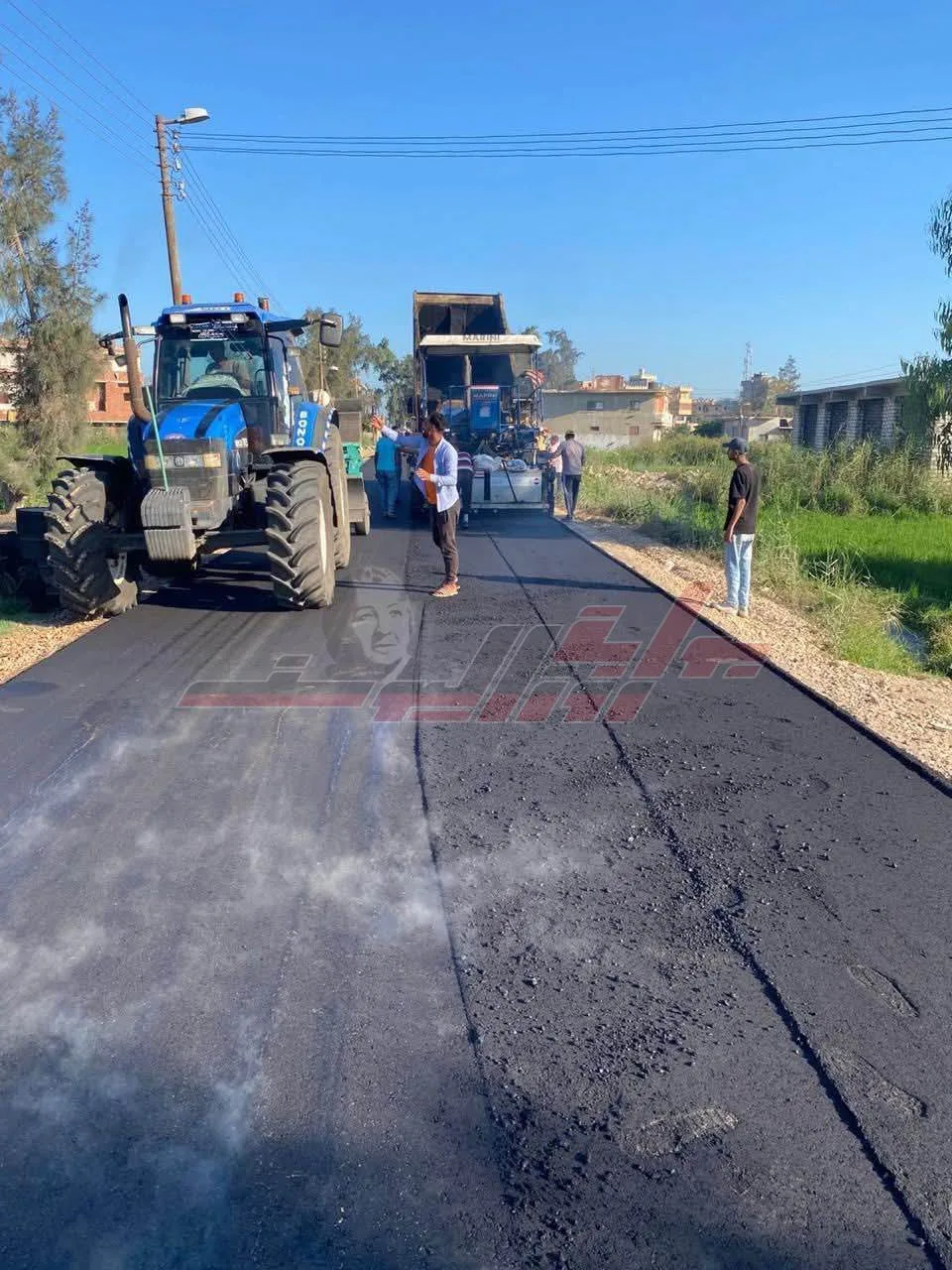 إعادة تعبيد طريق عزبة يوسف كجزء من مشاريع الخطة الاستثمارية 2025 – 2026 في كفر الشيخ. إعادة تعبيد طريق عزبة يوسف كجزء من مشاريع الخطة الاستثمارية 2025 – 2026 في كفر الشيخ.
