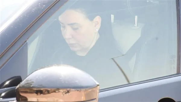 باللون الأسود وبدون دموع.. عبير صبري تتصدر مشيعي جنازة صديق عمرها سامح عبد العزيز (فيديو) باللون الأسود وبدون دموع.. عبير صبري تتصدر مشيعي جنازة صديق عمرها سامح عبد العزيز (فيديو)