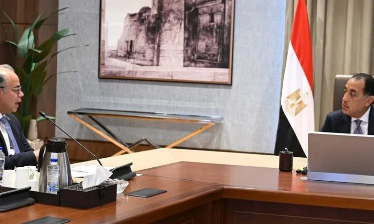 رئيس الوزراء يجتمع برئيس هيئة الرقابة المالية لمناقشة مجموعة من القضايا المتعلقة بالهيئة رئيس الوزراء يجتمع برئيس هيئة الرقابة المالية لمناقشة مجموعة من القضايا المتعلقة بالهيئة