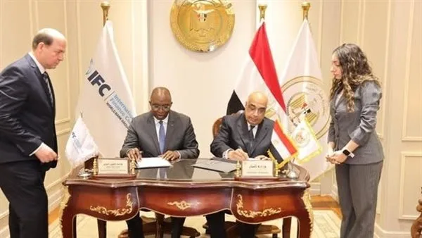 وزير العدل ووزير التخطيط يشاركان في توقيع اتفاقية تعاون مع مؤسسة التمويل الدولية وزير العدل ووزير التخطيط يشاركان في توقيع اتفاقية تعاون مع مؤسسة التمويل الدولية