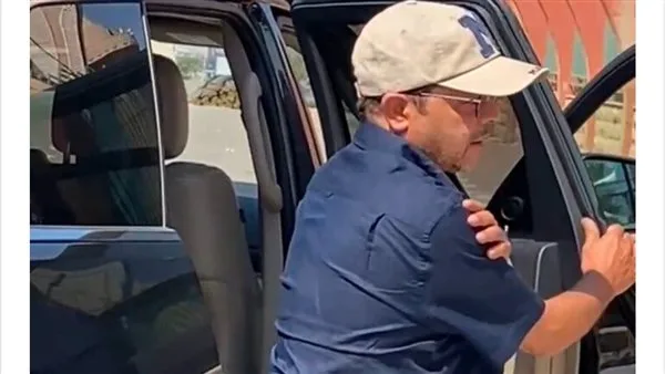 محمد هنيدي ونسرين أمين وصبري فواز في وداع سامح عبد العزيز (صور) محمد هنيدي ونسرين أمين وصبري فواز في وداع سامح عبد العزيز (صور)