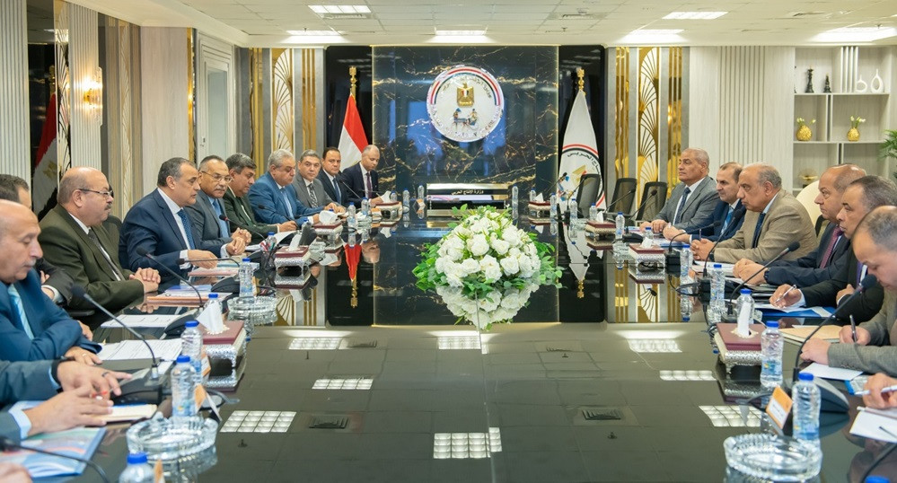 وزيرا الإنتاج الحربي والكهرباء