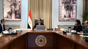 رئيس الوزراء يناقش مع وزير الاستثمار مجموعة من قضايا العمل