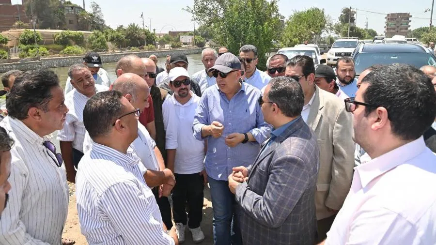وزير الري يزور محافظتي الشرقية والقليوبية لتفقد حالة النظام المائي وزير الري يزور محافظتي الشرقية والقليوبية لتفقد حالة النظام المائي