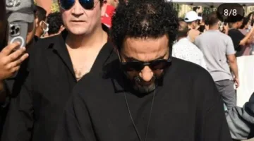 أحمد حلمي ينهار خلال جنازة سامح عبد العزيز (صور)