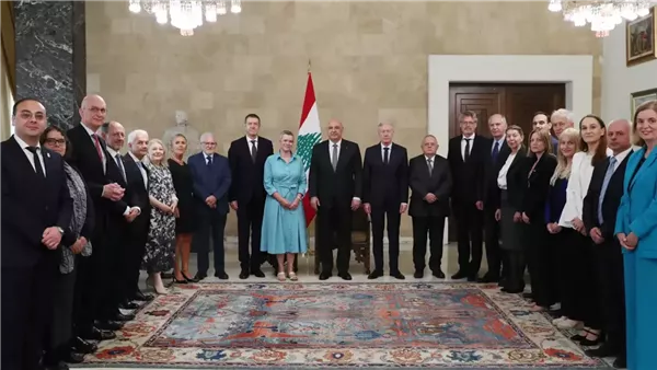 عون يطلب من وفد أوروبي دعم لبنان في استعادة أراضيه وتسهيل عودة النازحين.