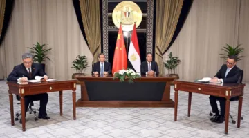 رئيس الوزراء ونظيره الصيني يوقعان مجموعة من الوثائق لتعزيز التعاون المشترك في مجالات متنوعة بين البلدين.