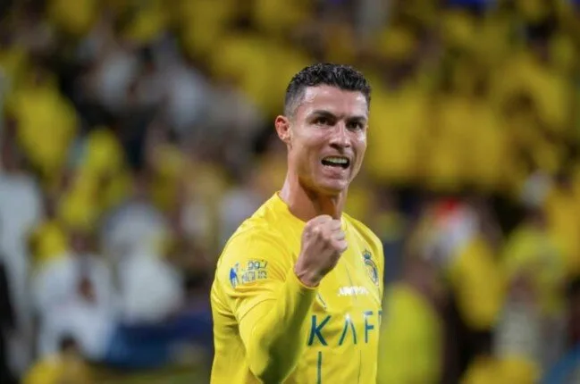 رونالدو يطلب من إدارة النصر السعودي ضم مدافع ريال مدريد