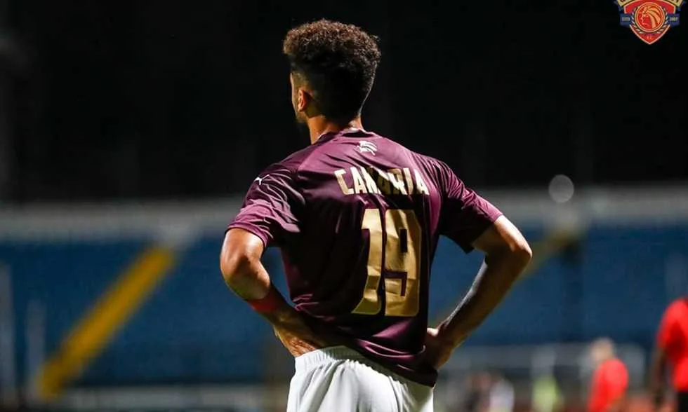 كناريا يقترب من الاتحاد السكندري للعب مع والده كناريا يقترب من الاتحاد السكندري للعب مع والده