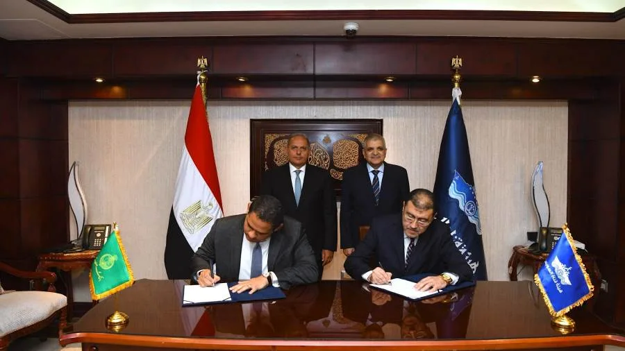 أسامة ربيع يحضر توقيع اتفاقية تعاون بين هيئة قناة السويس وبنك مصر في مشاريع التطوير العقاري.