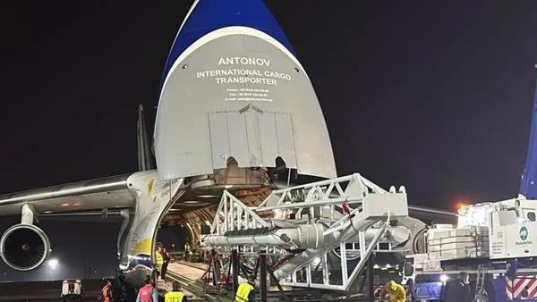بالصور: مصر للطيران للشحن الجوي تستقبل طائرتين بحجم كبير من نوع “أنتونوف AN-124” بالصور: مصر للطيران للشحن الجوي تستقبل طائرتين بحجم كبير من نوع “أنتونوف AN-124”