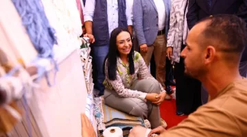 بمشاركة محافظ مطروح، مايا مرسي تزور معرض “ديارنا للحرف اليدوية والتراثية” في الساحل الشمالي.