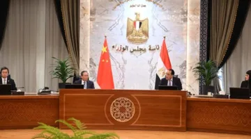 رئيس الوزراء: نرغب في تعزيز الصناعة ونقل التكنولوجيا من الصين في قطاعات الطاقة والسيارات وتحلية المياه