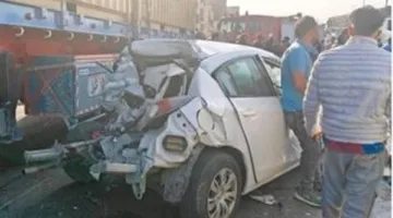 بعد إصابة خمسة أشخاص.. إزالة آثار حادث تصادم سيارتين في النزهة