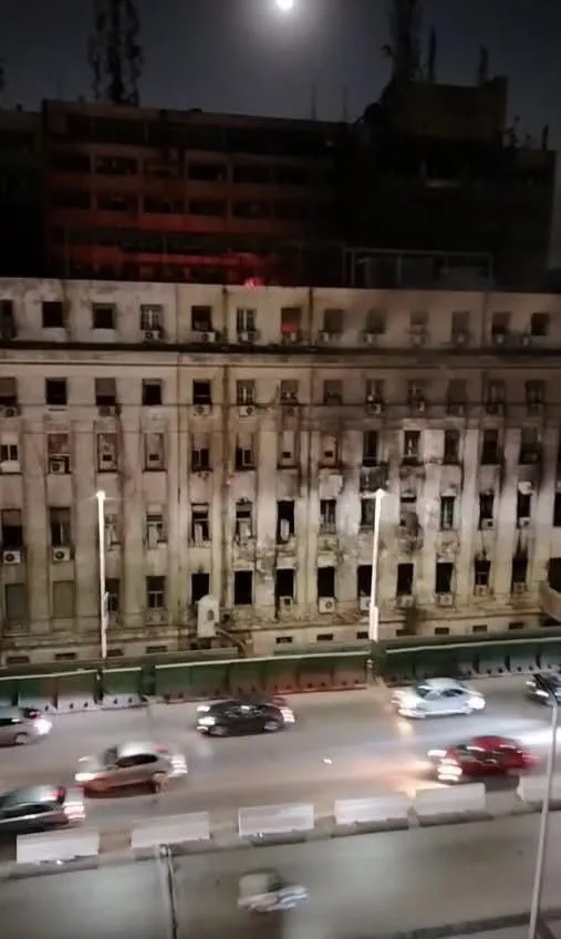 عاجل.. تجدد حريق داخل مبنى سنترال رمسيس وفرق الإطفاء تعمل على السيطرة عليه عاجل.. تجدد حريق داخل مبنى سنترال رمسيس وفرق الإطفاء تعمل على السيطرة عليه