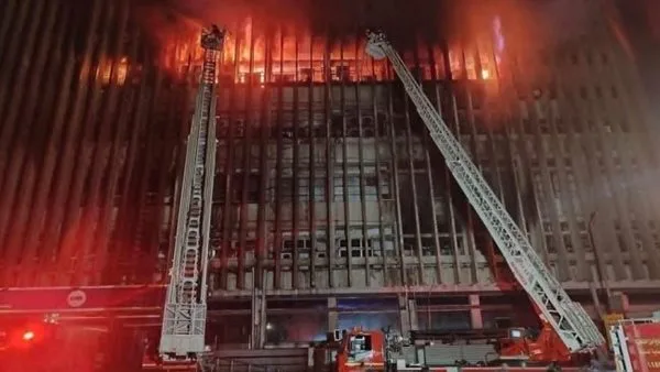 اندلاع حريق جديد في سنترال رمسيس وسط القاهرة بعد أيام من احتواء حريق سابق