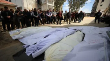 القوات الإسرائيلية تقتل 6 فلسطينيين، من بينهم أطفال، في قصف مدرسة بجزيرة جباليا.