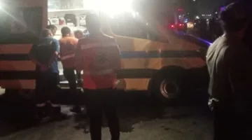 لحظة تقديم الإسعاف من قبل أفراد الحماية المدنية بجوار سنترال رمسيس.. صور