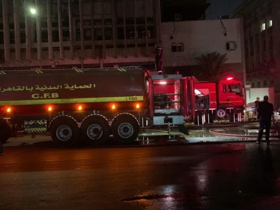 وصول محافظ ومدير أمن القاهرة إلى مبنى سنترال رمسيس بعد اندلاع النيران مجددًا