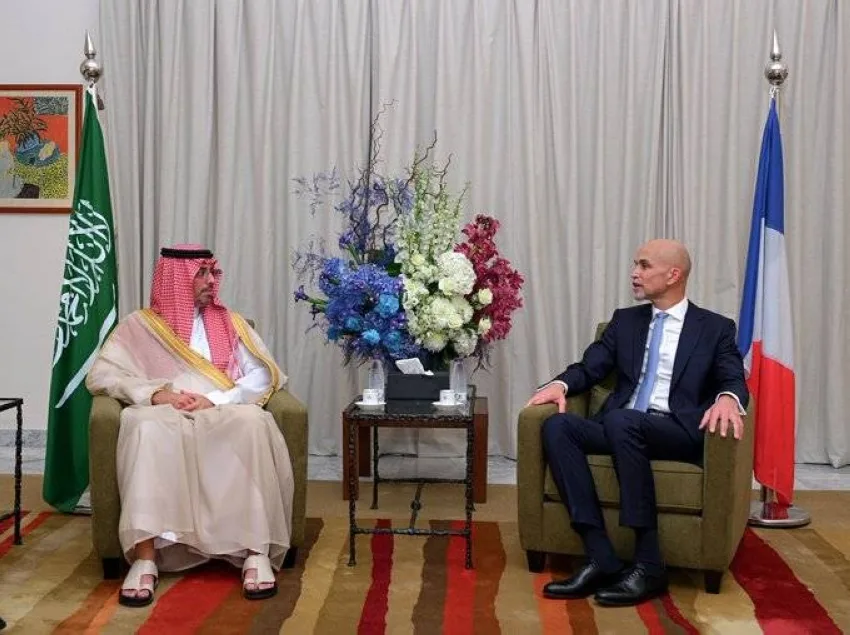 محافظ جدة يشارك في الاحتفال الذي تنظمه القنصلية الفرنسية بمناسبة العيد الوطني لفرنسا.