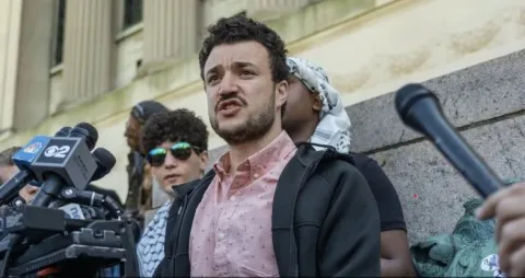 ناشط داعم للقضية الفلسطينية يطالب إدارة ترامب بتعويض قدره 20 مليون دولار عن احتجازه.